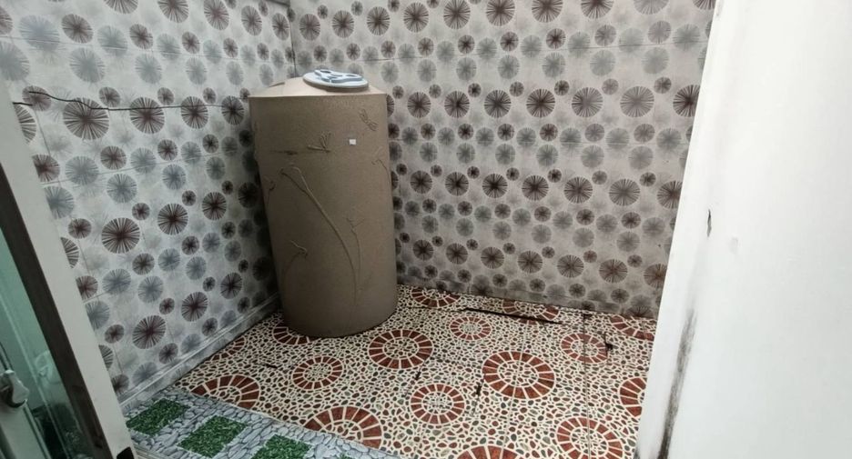 For sale studio townhouse in Lat Phrao, Bangkok
