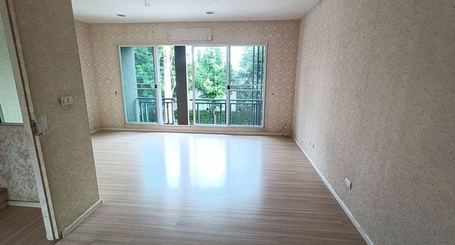 For sale studio townhouse in Lat Phrao, Bangkok