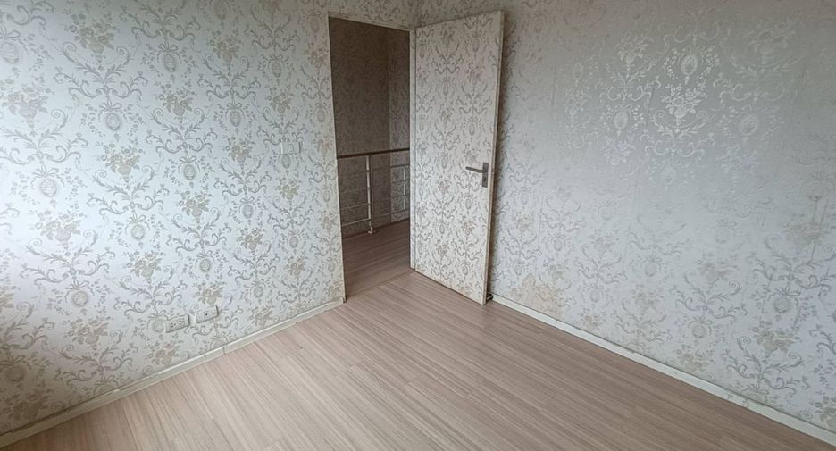 For sale studio townhouse in Lat Phrao, Bangkok