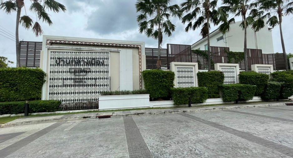 For sale studio townhouse in Lat Phrao, Bangkok