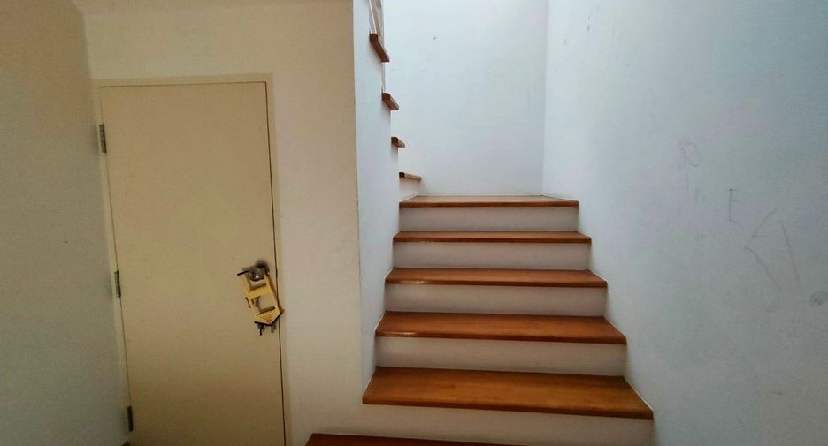 For sale studio townhouse in Prawet, Bangkok