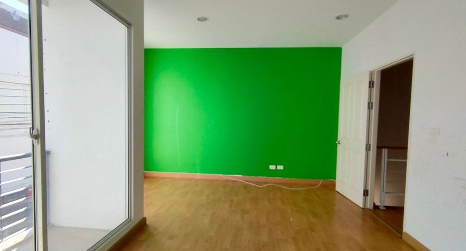 For sale studio townhouse in Prawet, Bangkok