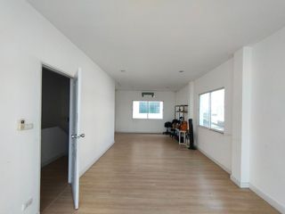 Reihenhaus zum Kauf mit Studio in Saphan Sung, Bangkok