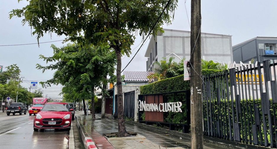 Reihenhaus zum Kauf mit Studio in Saphan Sung, Bangkok
