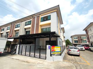 Reihenhaus zum Kauf mit Studio in Prawet, Bangkok