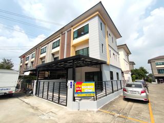 Reihenhaus zum Kauf mit Studio in Prawet, Bangkok