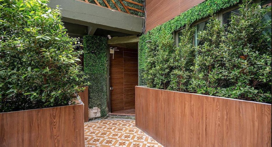For sale 8 bedrooms hotel in Watthana, Bangkok