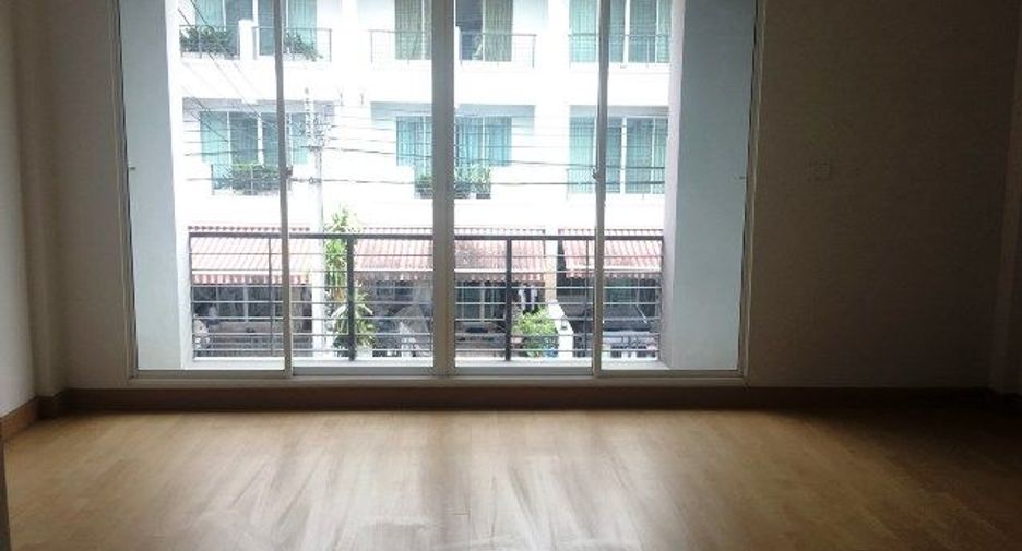 À vendre studio maison de ville à Bang Kapi, Bangkok