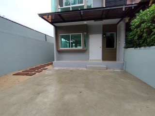 Reihenhaus zum Kauf mit Studio in Saphan Sung, Bangkok