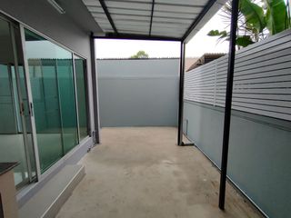 Reihenhaus zum Kauf mit Studio in Saphan Sung, Bangkok
