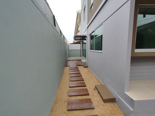 Reihenhaus zum Kauf mit Studio in Saphan Sung, Bangkok