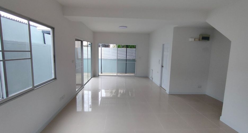 Reihenhaus zum Kauf mit Studio in Saphan Sung, Bangkok