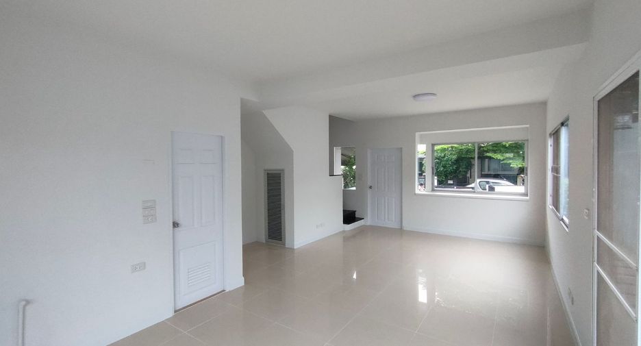Reihenhaus zum Kauf mit Studio in Saphan Sung, Bangkok