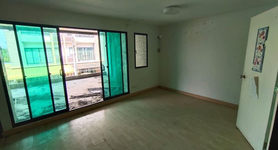 For sale studio townhouse in Prawet, Bangkok