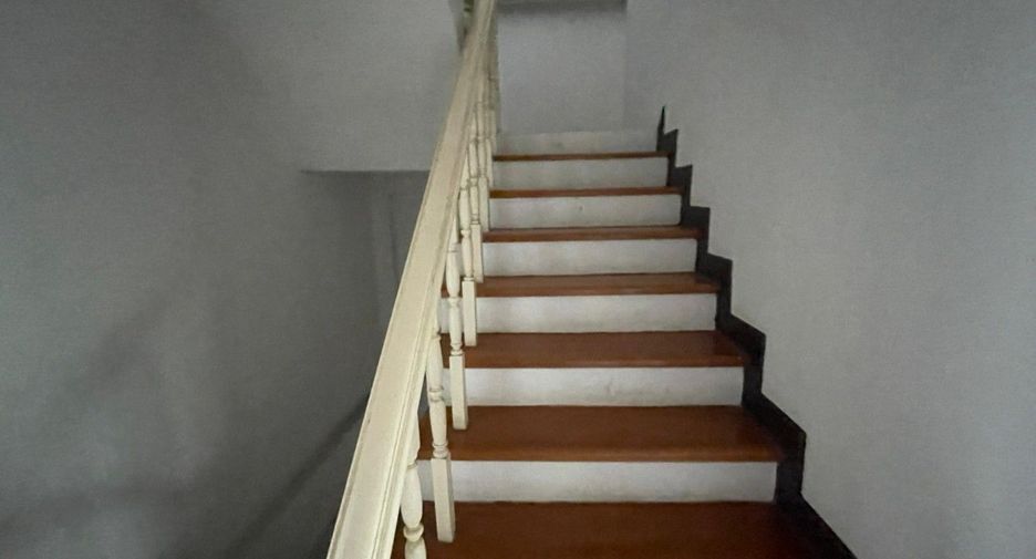 For sale studio townhouse in Bang Kapi, Bangkok