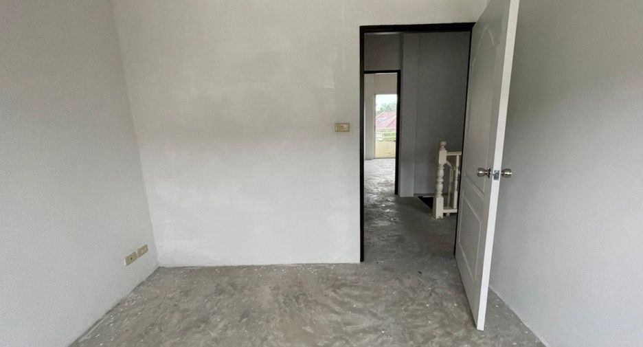 For sale studio townhouse in Bang Kapi, Bangkok