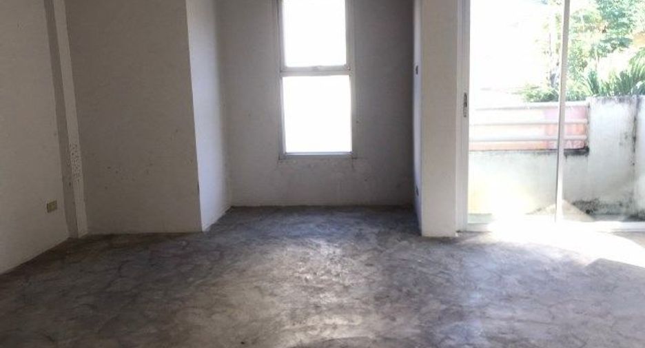 For sale studio townhouse in Bang Kapi, Bangkok