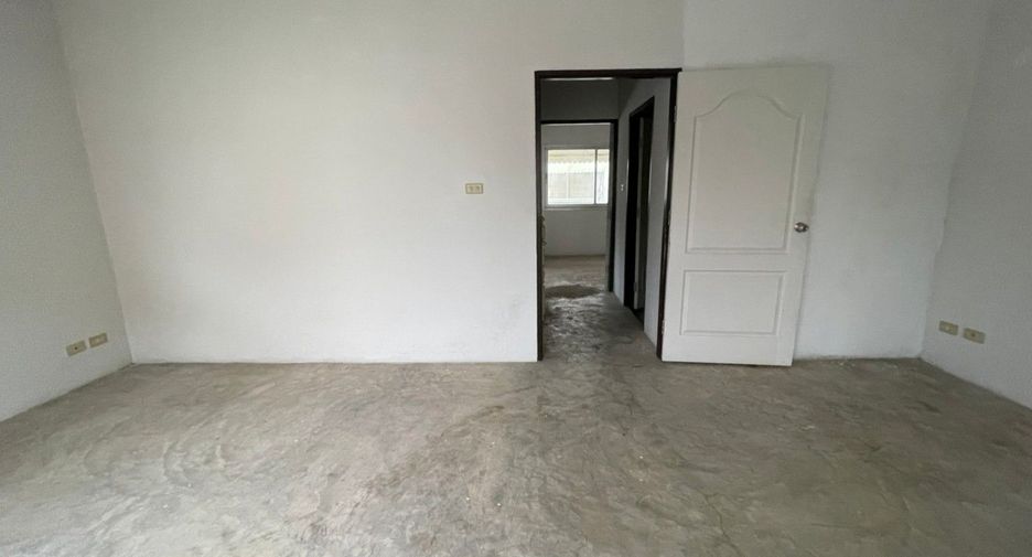 For sale studio townhouse in Bang Kapi, Bangkok
