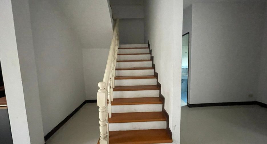 For sale studio townhouse in Bang Kapi, Bangkok