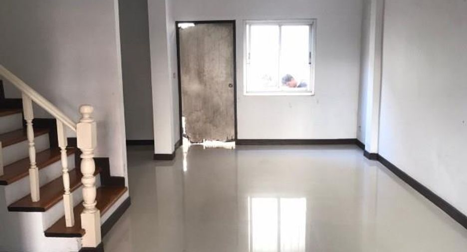 For sale studio townhouse in Bang Kapi, Bangkok