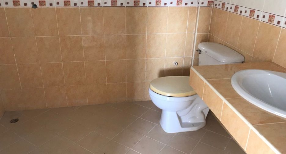 For sale studio townhouse in Bang Kapi, Bangkok