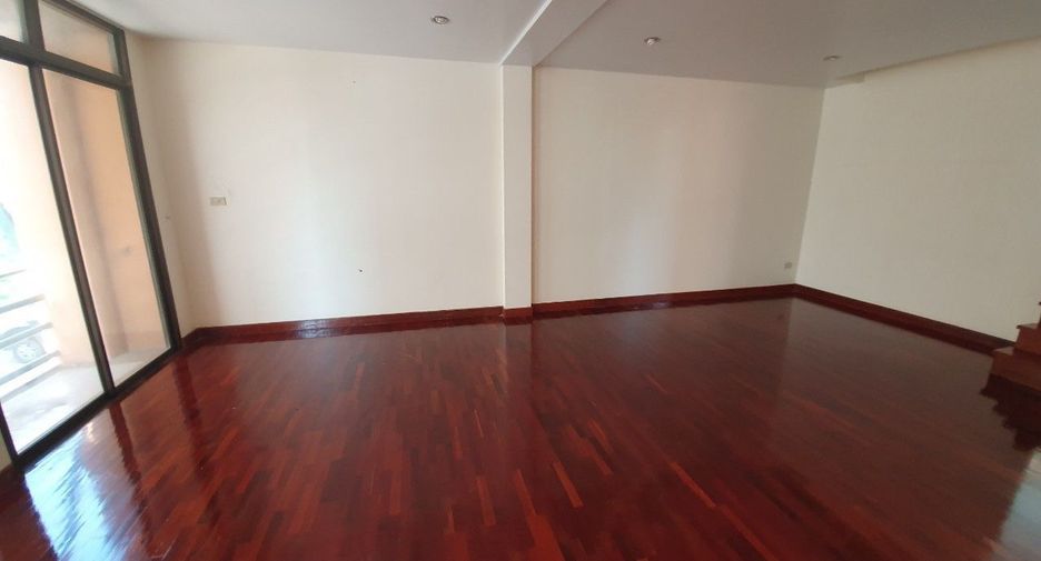 Casa adosada en venta de estudio en Bang Phlat, Bangkok