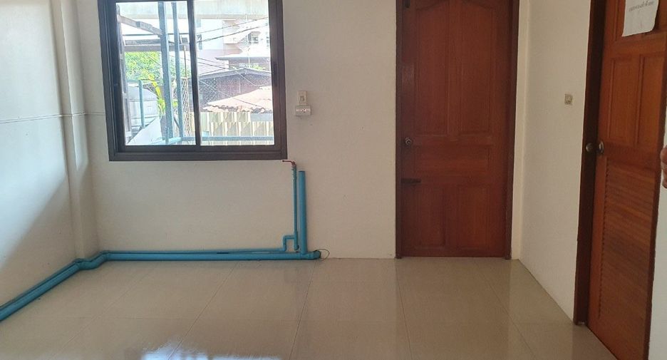 Casa adosada en venta de estudio en Bang Phlat, Bangkok