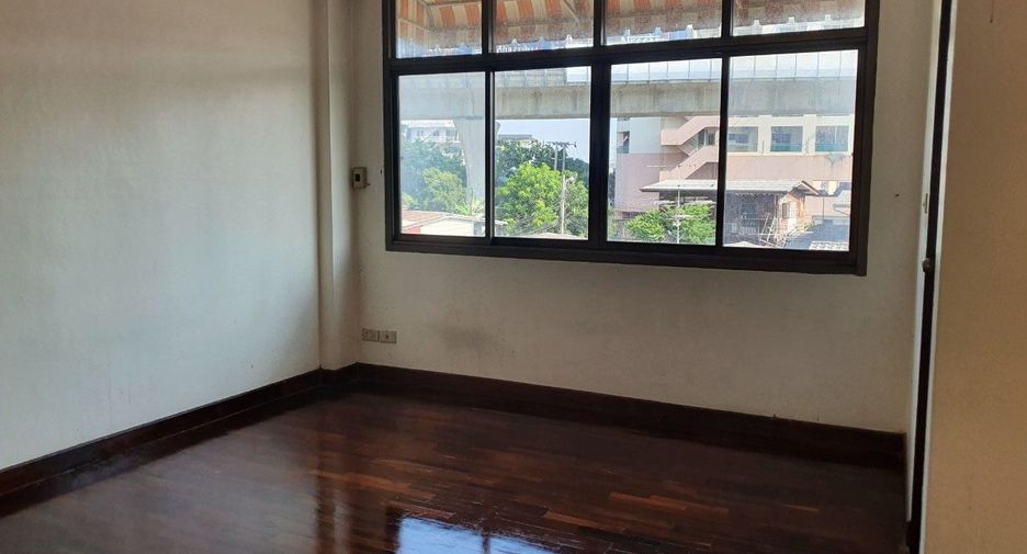 Casa adosada en venta de estudio en Bang Phlat, Bangkok