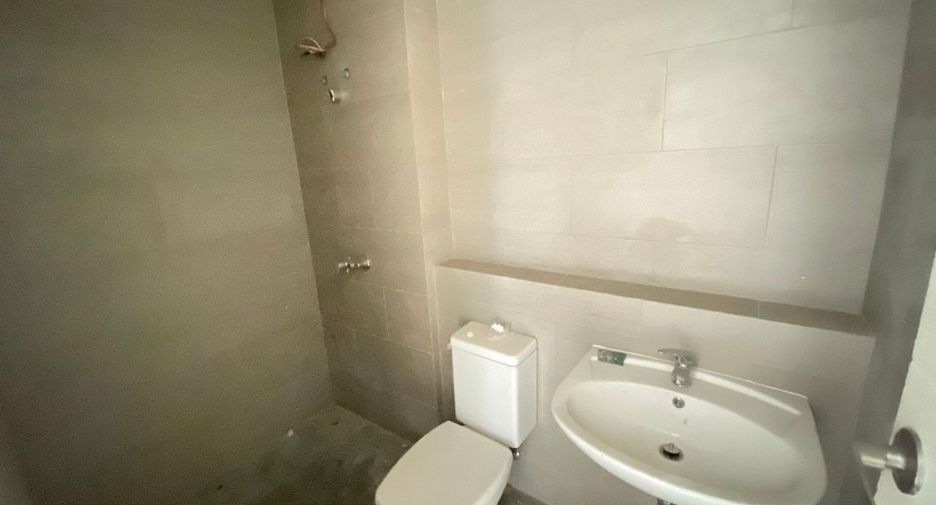 For sale studio condo in Mueang Samut Prakan, Samut Prakan