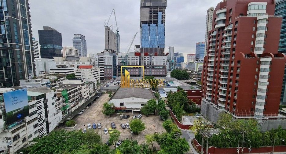 For rent 2 bedrooms condo in Pathum Wan, Bangkok