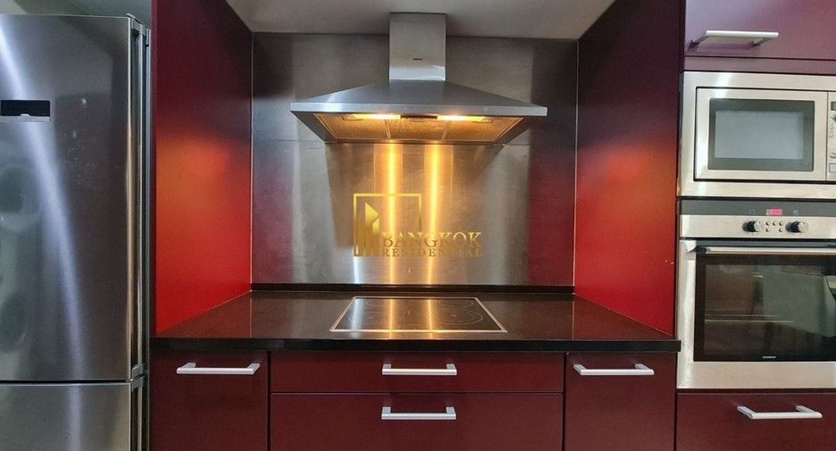 For rent 2 bedrooms condo in Pathum Wan, Bangkok