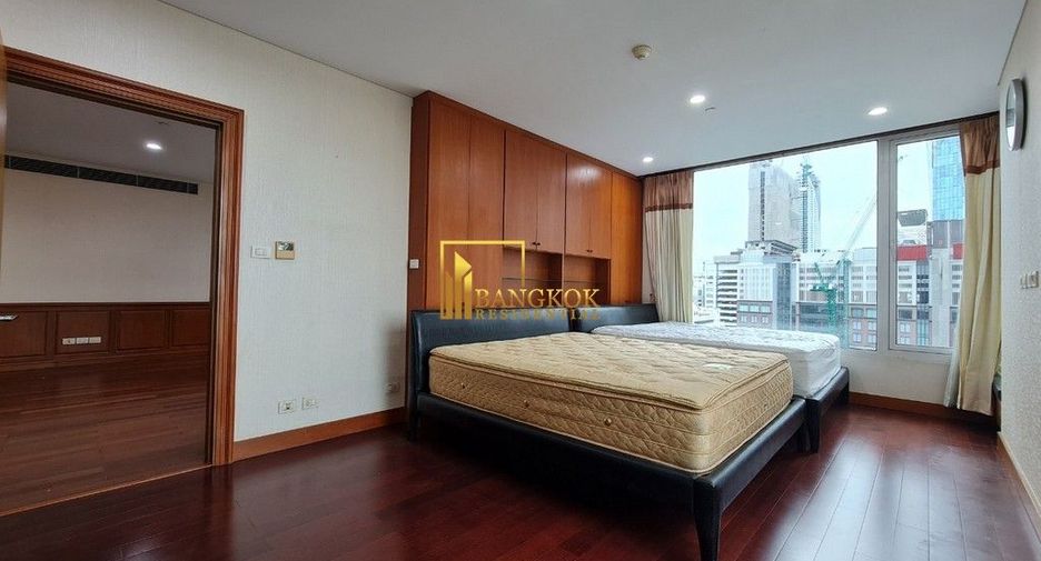 For rent 2 bedrooms condo in Pathum Wan, Bangkok
