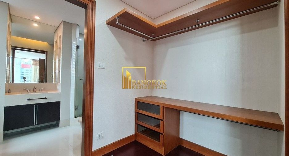 For rent 2 bedrooms condo in Pathum Wan, Bangkok