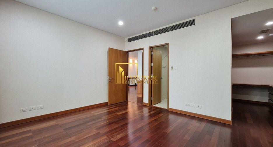 For rent 2 bedrooms condo in Pathum Wan, Bangkok