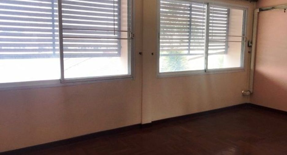 Reihenhaus zum Kauf mit Studio in Lak Si, Bangkok