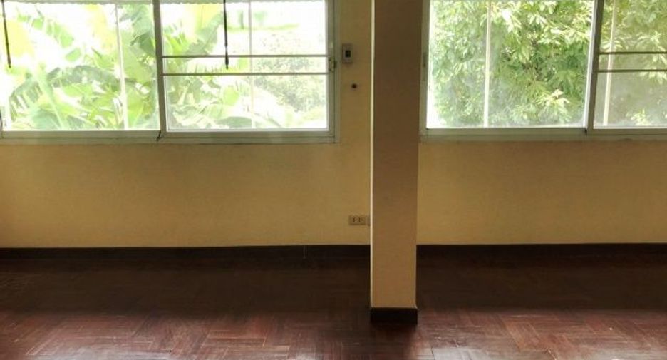 Reihenhaus zum Kauf mit Studio in Lak Si, Bangkok