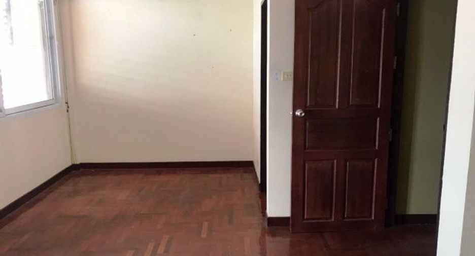 Reihenhaus zum Kauf mit Studio in Lak Si, Bangkok