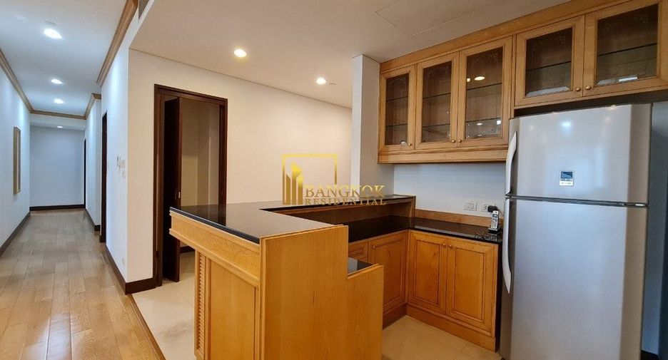 For rent 3 bedrooms condo in Pathum Wan, Bangkok