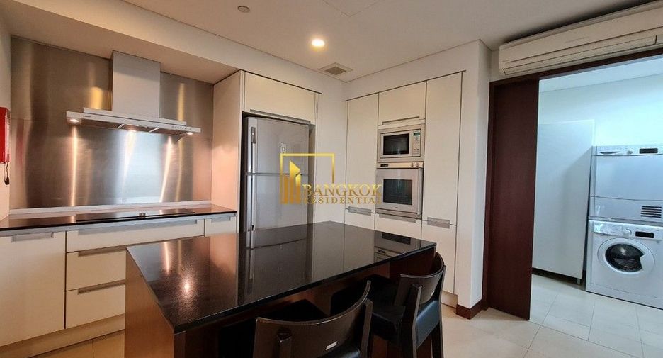 For rent 3 bedrooms condo in Pathum Wan, Bangkok