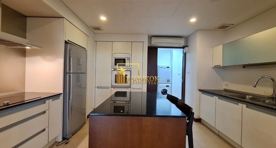 For rent 3 bedrooms condo in Pathum Wan, Bangkok