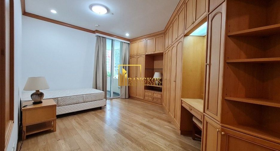 For rent 3 bedrooms condo in Pathum Wan, Bangkok