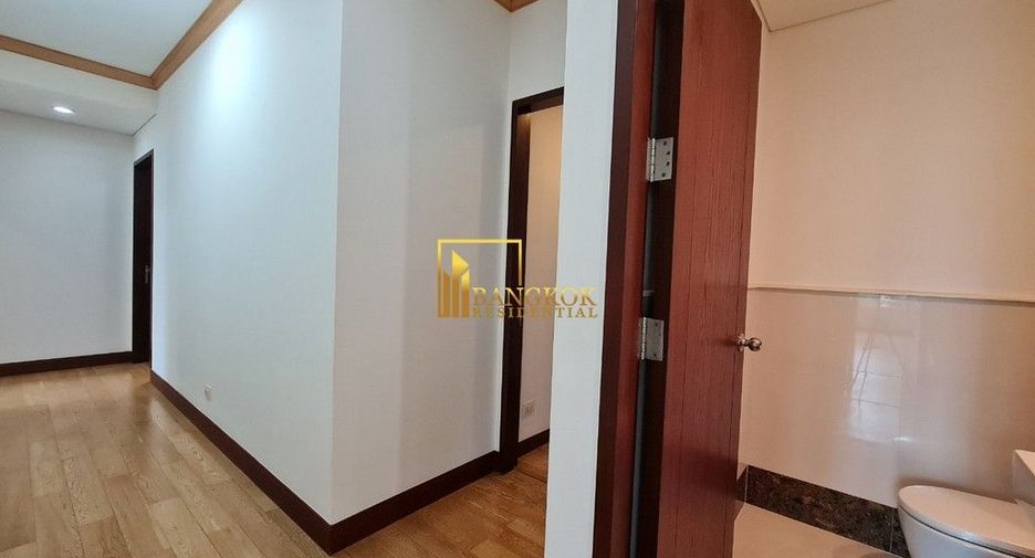 For rent 3 bedrooms condo in Pathum Wan, Bangkok