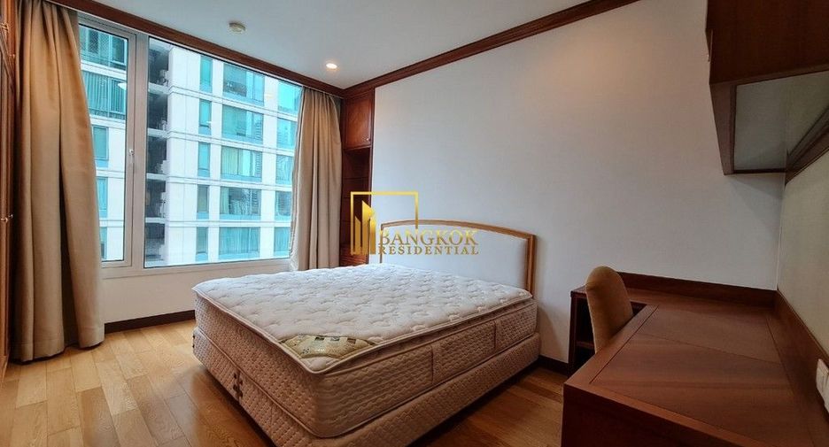 For rent 3 bedrooms condo in Pathum Wan, Bangkok