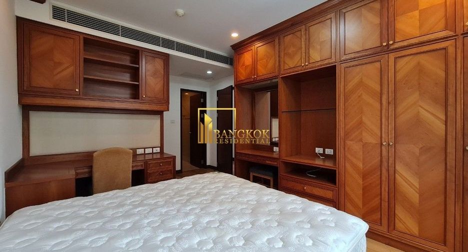 For rent 3 bedrooms condo in Pathum Wan, Bangkok