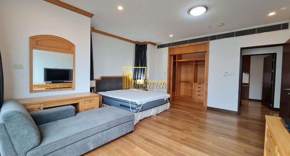 For rent 3 bedrooms condo in Pathum Wan, Bangkok