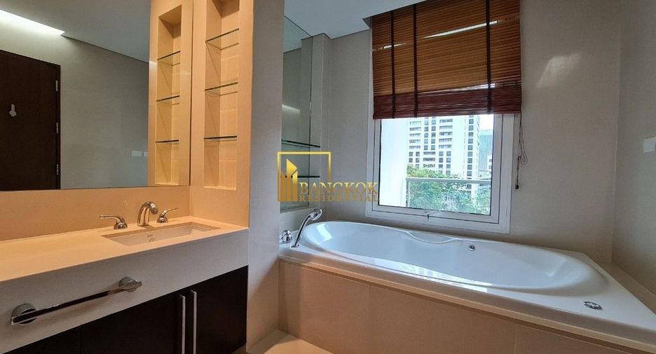 For rent 3 bedrooms condo in Pathum Wan, Bangkok