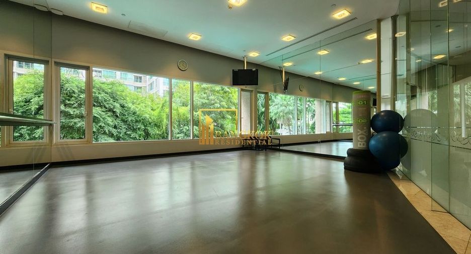 For rent 3 bedrooms condo in Pathum Wan, Bangkok