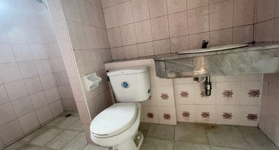 Casa adosada en venta de estudio en Mueang Nonthaburi, Nonthaburi
