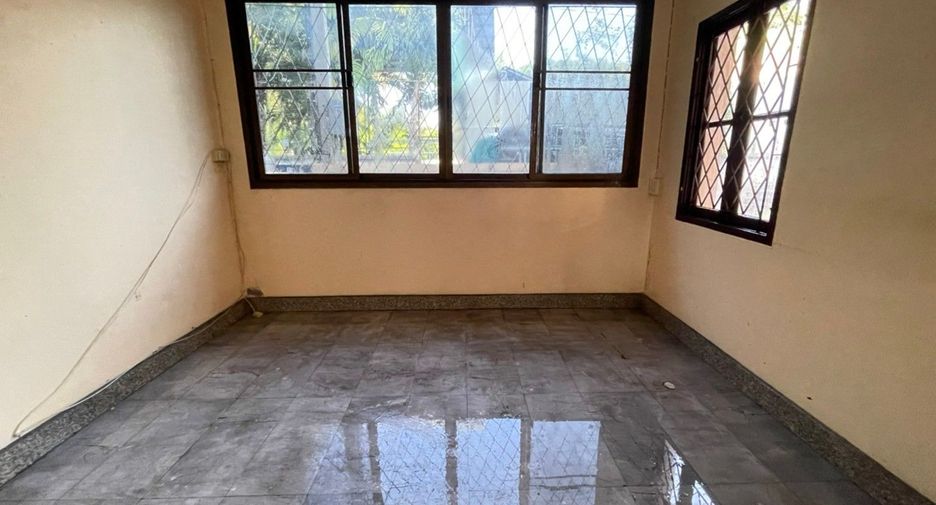 Casa adosada en venta de estudio en Mueang Nonthaburi, Nonthaburi