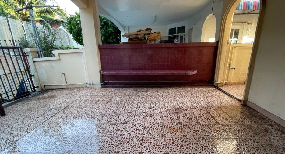 Casa adosada en venta de estudio en Mueang Nonthaburi, Nonthaburi